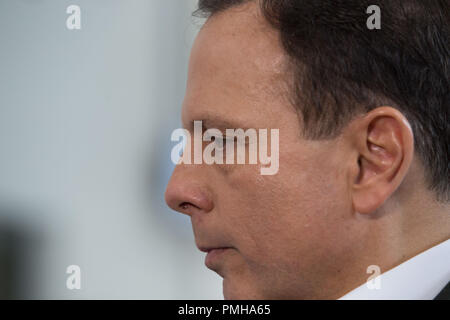 Sao Paulo, Brasile. Xviii Sep, 2018. Ex sindaco JOAO DORIA, leader nei sondaggi per il governatore dello Stato di Sao Paulo da PSDB parte di visite di un ospedale pubblico per animali domestici in Sao Paulo, Brasile, questo martedì (18) Credito: Paulo Lopes/ZUMA filo/Alamy Live News Foto Stock