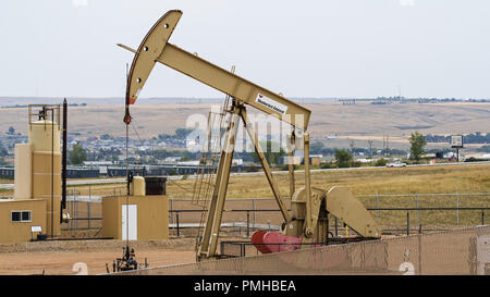 Williston, il Dakota del Nord, Stati Uniti d'America. 8 Sep, 2018. Un giacimento petrolifero martinetto della pompa appartenente a Equinor (ex Statoil) pompe olio grezzo, Williston, North Dakota. Credito: Bayne Stanley/ZUMA filo/Alamy Live News Foto Stock