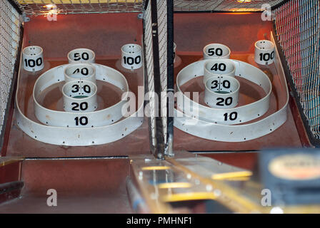 Skee ball in corrispondenza di una parte di divertimenti Foto Stock