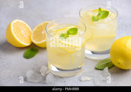 Goccia di limone cocktail, il fuoco selettivo Foto Stock