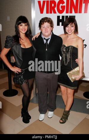 Sunny Leone, Zack Pearlman e Krysta Rodriguez alla premiere di Columbia Pictures" "La verginità Hit'. Gli arrivi presso Regal Cinemas - LA Live a Los Angeles, CA, 7 settembre 2010. Foto © Giuseppe Martinez/Picturelux - Tutti i diritti riservati. Riferimento al file # 30455 026 - JM per solo uso editoriale - Foto Stock