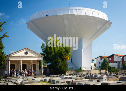 Nella parte anteriore del Bayonne depositario ebraica (Aquitania - Francia), prima di una visita guidata della città di Bayonne cimitero ebraico al momento di le Giornate del patrimonio. Foto Stock