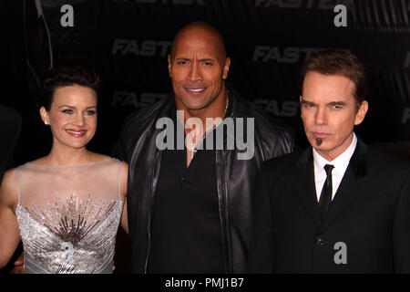 Carla Gugino, Dwayne Johnson, Billy Bob Thornton 11/22/10/ "Più veloce" Premiere @ Grauman's Chinese Theater, Hollywood Ph: Megumi Torii/HNW Riferimento File # 30723 015PLX per solo uso editoriale - Tutti i diritti riservati Foto Stock