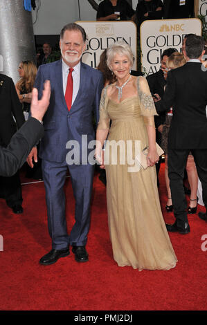 Taylor Hackford & Helen Mirren nella 68 Annuale di Golden Globe Awards presso il Beverly Hilton Hotel. Gennaio 16, 2011 Beverly Hills, CA Foto di CCR / PictureLux Riferimento File # 30825 152 per solo uso editoriale - Tutti i diritti riservati Foto Stock