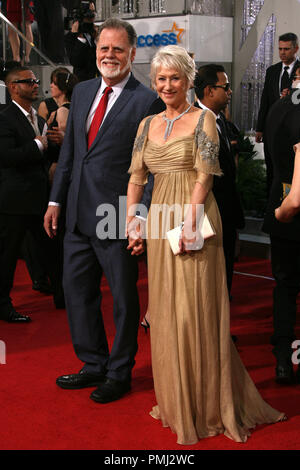 Taylor Hackford e Helen Mirren al 68TH Golden Globe Awards - Red carpet arrivi. La manifestazione si è svolta presso il Beverly Hilton Hotel di Beverly Hills, CA domenica 16 gennaio, 2011. Foto di AJ Garcia/ PictureLux Riferimento File # 30825 308 per solo uso editoriale - Tutti i diritti riservati Foto Stock