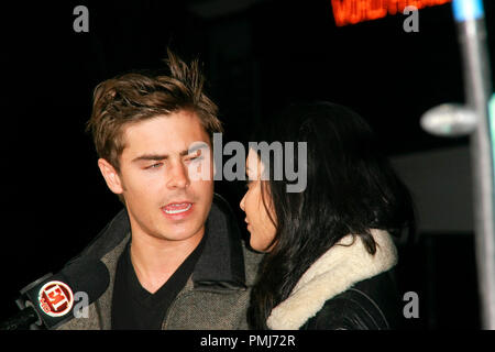 Vanessa Hudgens e Zac Efron alla premiere di Universal Pictures' 'Get lui alla greca". Gli arrivi presso il Teatro Greco a Los Angeles, CA, 25 maggio 2010. Foto di Giuseppe Martinez / PictureLux Riferimento File # 30262 123PLX per solo uso editoriale - Tutti i diritti riservati Foto Stock