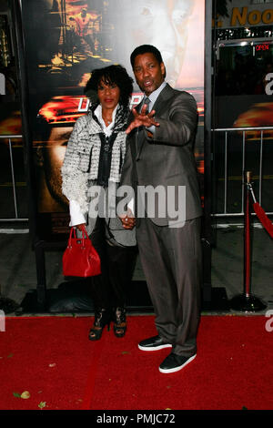 Pauletta Pearson e Denzel Washington alla premiere di Twentieth Century Fox 'inarrestabile". Gli arrivi presso il Regency Village Theatre di Westwood, CA, 26 ottobre 2010. Foto © Giuseppe Martinez/Picturelux - Tutti i diritti riservati. Riferimento al file # 30608 74JM per solo uso editoriale - Foto Stock