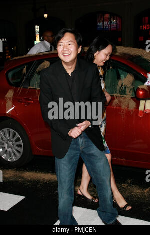 Ken Jeong alla premiere di Warner Brothers Pictures' 'Due Data'. Gli arrivi presso Grauman's Chinese Theatre a Hollywood, CA, 28 ottobre 2010. Foto di Giuseppe Martinez / PictureLux Riferimento File # 30611 025PLX per solo uso editoriale - Tutti i diritti riservati Foto Stock