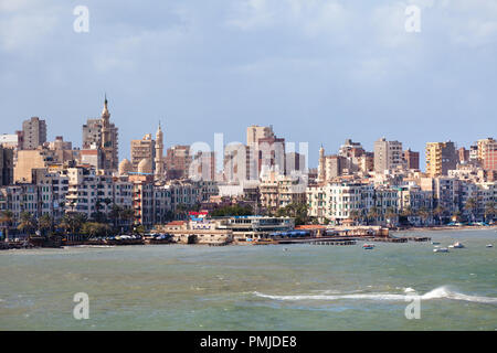 Vista panoramica della città di Embankment e il porto di Alessandria, Egitto Foto Stock