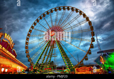 Una grande fiera autunnale, Dusseldorf. Foto Stock