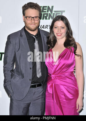 Seth Rogen & fidanzata Lauren Miller presso il Los Angeles Premiere del Hornet verde svoltasi presso il Grauman's Chinese Theatre a Hollywood, CA. La manifestazione ha avuto luogo lunedì, 10 gennaio 2011. Foto di PRPP Pacific Rim Photo Press / PictureLux Foto Stock