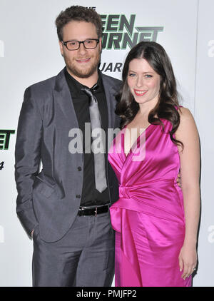 Seth Rogen & fidanzata Lauren Miller presso il Los Angeles Premiere del Hornet verde svoltasi presso il Grauman's Chinese Theatre a Hollywood, CA. La manifestazione ha avuto luogo lunedì, 10 gennaio 2011. Foto di PRPP Pacific Rim Photo Press / PictureLux Foto Stock