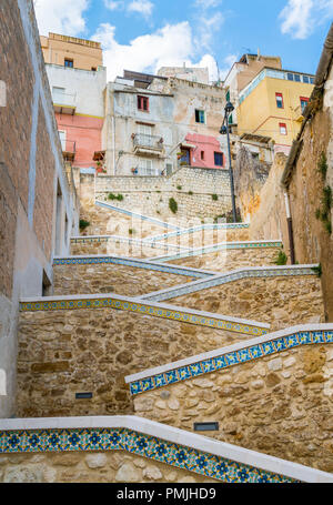 Bellissima scalinata di ceramica nella città di Sciacca. Provincia di Agrigento, in Sicilia. Foto Stock