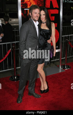 Charlie Mars e Mary-Louise Parker alla premiere di Summit Entertainment 'RED'. Gli arrivi presso il Grauman's Chinese Theatre a Hollywood, CA. Ottobre 11, 2010. Foto: Richard Chavez/Picturelux Riferimento File # 30561 045RAC per solo uso editoriale - Tutti i diritti riservati Foto Stock