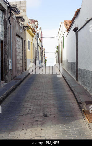 Piccola stradina nel villaggio di Firgas, Gran Canaria, Spagna Foto Stock
