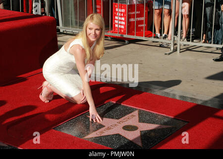 Gwyneth Paltrow all'Hollywood Camera di Commercio cerimonia in onore di lei con una stella sulla Hollywood Walk of Fame in Hollywood, CA, Dicembre 13, 2010. Foto di PictureLux Riferimento File # 30758 023PLX per solo uso editoriale - Tutti i diritti riservati Foto Stock