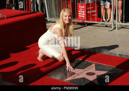 Gwyneth Paltrow all'Hollywood Camera di Commercio cerimonia in onore di lei con una stella sulla Hollywood Walk of Fame in Hollywood, CA, Dicembre 13, 2010. Foto di PictureLux Riferimento File # 30758 024PLX per solo uso editoriale - Tutti i diritti riservati Foto Stock