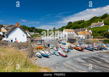 Il villaggio da cartolina di Cadgewith Cornwall Inghilterra UK Europa Foto Stock