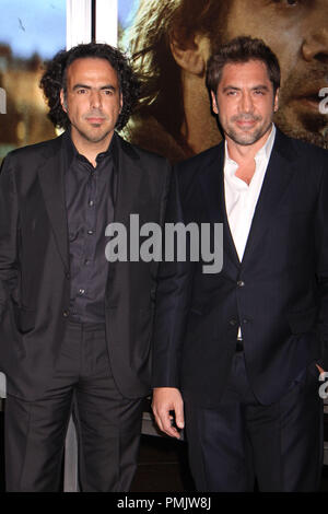 Alejandro Gonzalez Inarritu, Javier Bardem 12/14/10 'Biutiful' Premiere @ DGA Theatre, West Hollywood Foto di Megumi Torii/ HNW Riferimento File # 30761 011PLX per solo uso editoriale - Tutti i diritti riservati Foto Stock