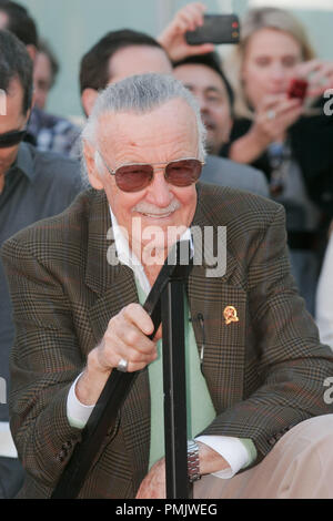 Stan Lee all'Hollywood Camera di Commercio cerimonia in onore di lui con una stella sulla Hollywood Walk of Fame in Hollywood, CA, 4 gennaio 2011. Foto di Joe Martinez / PictureLux Foto Stock