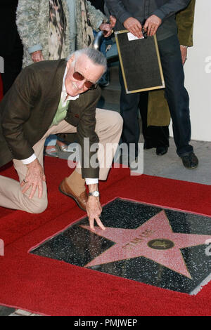 Stan Lee all'Hollywood Camera di Commercio cerimonia in onore di lui con una stella sulla Hollywood Walk of Fame in Hollywood, CA, 4 gennaio 2011. Foto di Joe Martinez / PictureLux Foto Stock