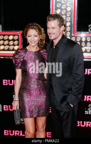 Eric Dane e Rebecca Gayheart alla premiere di gemme dello schermo' 'burlesco'. Gli arrivi presso Grauman's Chinese Theatre a Hollywood, CA, 15 novembre 2010. Foto di Giuseppe Martinez / PictureLux Riferimento File # 30704 106PLX per solo uso editoriale - Tutti i diritti riservati Foto Stock