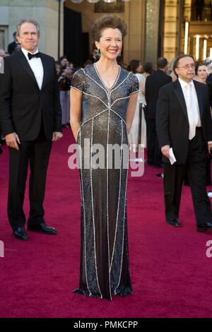 Annette Bening, Oscar-nominee per prestazioni da un'attrice in un ruolo principale, arriva l'ottantatreesimo annuale di Academy Awards il Kodak Theatre di Hollywood, CA il 27 febbraio 2011. Riferimento al file # 30871 305 per solo uso editoriale - Tutti i diritti riservati Foto Stock