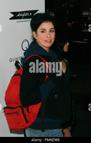 Sarah Silverman alla premiere di IFC mezzanotte il 'Super'. Gli arrivi presso il teatro egiziano in Hollywood, CA, Marzo 21, 2011. Foto di Joe Martinez / PictureLux Foto Stock