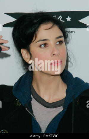 Sarah Silverman alla premiere di IFC mezzanotte il 'Super'. Gli arrivi presso il teatro egiziano in Hollywood, CA, Marzo 21, 2011. Foto di Joe Martinez / PictureLux Foto Stock