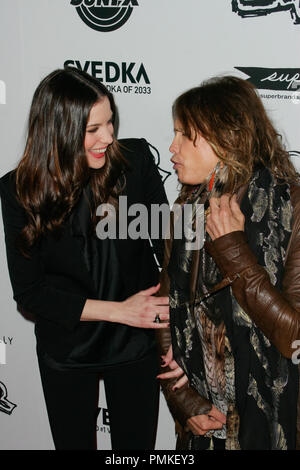 Liv Tyler e Steven Tyler alla premiere di IFC mezzanotte il 'Super'. Gli arrivi presso il teatro egiziano in Hollywood, CA, Marzo 21, 2011. Foto di Joe Martinez / PictureLux Foto Stock