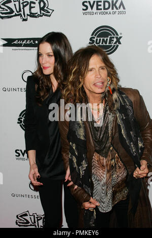 Liv Tyler e Steven Tyler alla premiere di IFC mezzanotte il 'Super'. Gli arrivi presso il teatro egiziano in Hollywood, CA, Marzo 21, 2011. Foto di Joe Martinez / PictureLux Foto Stock
