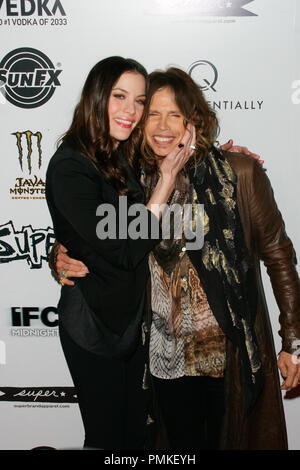 Liv Tyler e Steven Tyler alla premiere di IFC mezzanotte il 'Super'. Gli arrivi presso il teatro egiziano in Hollywood, CA, Marzo 21, 2011. Foto di Joe Martinez / PictureLux Foto Stock