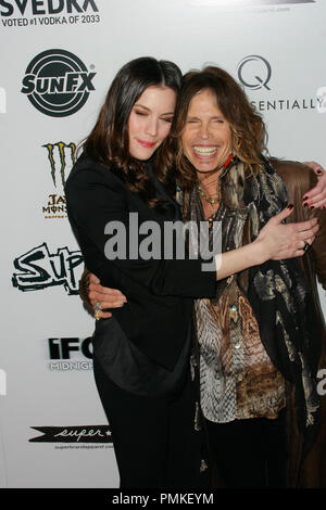 Liv Tyler e Steven Tyler alla premiere di IFC mezzanotte il 'Super'. Gli arrivi presso il teatro egiziano in Hollywood, CA, Marzo 21, 2011. Foto di Joe Martinez / PictureLux Foto Stock