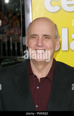 Jeffrey Tambor alla premiere di Universal Pictures' 'paul'. Gli arrivi presso Grauman's Chinese Theatre a Hollywood, CA, Marzo 14, 2011. Foto di Joe Martinez / PictureLux Foto Stock
