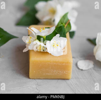 Naturale sapone al gelsomino, fatta a mano sapone naturale Foto Stock