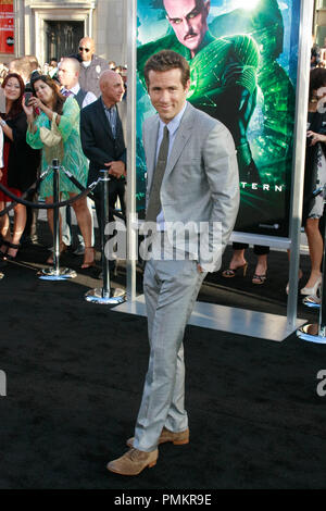 Ryan Reynolds alla premiere di Warner Brothers Pictures' 'Lanterna Verde". Gli arrivi presso Grauman's Chinese Theatre a Hollywood, CA, 15 giugno 2011. Foto di Joe Martinez / PictureLux Foto Stock