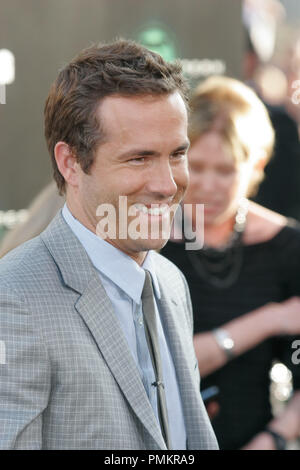 Ryan Reynolds alla premiere di Warner Brothers Pictures' 'Lanterna Verde". Gli arrivi presso Grauman's Chinese Theatre a Hollywood, CA, 15 giugno 2011. Foto di Joe Martinez / PictureLux Foto Stock