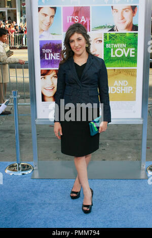 Mayim Bialik alla premiere di Warner Brothers Pictures' "qualcosa in prestito'. Gli arrivi presso Grauman's Chinese Theatre a Hollywood, CA, 3 maggio 2011. Foto di Joe Martinez / PictureLux Foto Stock