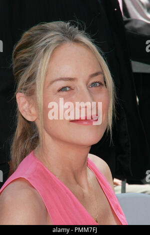 Sharon Stone all'Hollywood Camera di Commercio cerimonia in onore di Jane Morgan con una stella sulla Hollywood Walk of Fame in Hollywood, CA, 6 maggio 2011. Foto di Joe Martinez / PictureLux Foto Stock