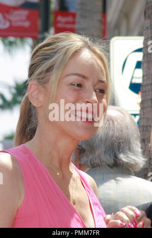 Sharon Stone all'Hollywood Camera di Commercio cerimonia in onore di Jane Morgan con una stella sulla Hollywood Walk of Fame in Hollywood, CA, 6 maggio 2011. Foto di Joe Martinez / PictureLux Foto Stock
