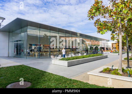 Gennaio 11, 2018 Palo Alto / CA / STATI UNITI D'AMERICA - Apple store si trova all'aria aperta Stanford shopping center Foto Stock