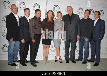 Jonathan Del Arco, Michael Paul Chan, Phillip Keene, Jon Tenney, Kyra Sedgwick, Anthony Denison, Mary McDonnell, Raymond Cruz 08/10/2011 "Una serata con la più vicina' @ Il Paley Centre for Media, Beverly Hills Foto di Megumi Torii/ www.HollywoodNewsWire.net/ PictureLux Foto Stock