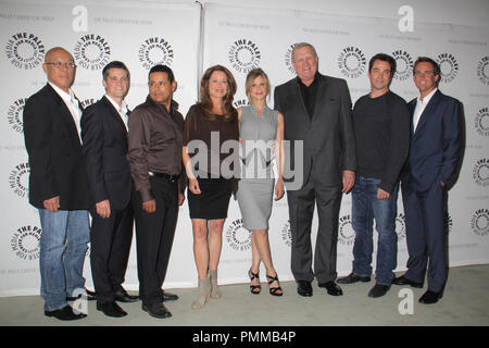 Jonathan Del Arco, Michael Paul Chan, Phillip Keene, Jon Tenney, Kyra Sedgwick, Anthony Denison, Mary McDonnell, Raymond Cruz 08/10/2011 "Una serata con la più vicina' @ Il Paley Centre for Media, Beverly Hills Foto di Megumi Torii/ www.HollywoodNewsWire.net/ PictureLux Foto Stock