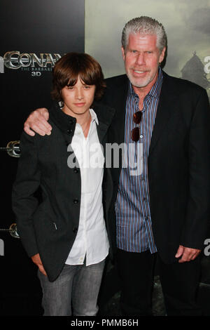 Ron Perlman presso la Premiere mondiale di Lionsgate 'Conan il barbaro'. Gli arrivi presso il Regal Cinemas L.A. Vive a Los Angeles, CA, 11 agosto 2011. Foto di Joe Martinez / PictureLux Foto Stock