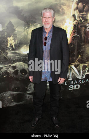 Ron Perlman presso la Premiere mondiale di Lionsgate 'Conan il barbaro'. Gli arrivi presso il Regal Cinemas L.A. Vive a Los Angeles, CA, 11 agosto 2011. Foto di Joe Martinez / PictureLux Foto Stock