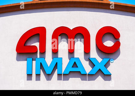 3 maggio 2018 Santa Clara / CA / STATI UNITI D'AMERICA - AMC IMAX logo sopra l'entrata e l'ufficio di casella Foto Stock