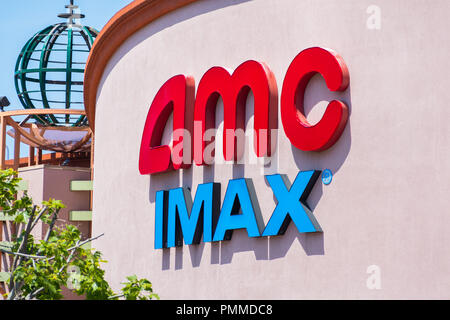 3 maggio 2018 Santa Clara / CA / STATI UNITI D'AMERICA - AMC IMAX logo sopra l'entrata e l'ufficio di casella Foto Stock