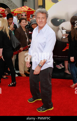 Dustin Hoffman alla premiere di Dreamworks Animation " Kung Fu Panda 2'. Gli arrivi tenutosi presso il Teatro Cinese di Mann in Hollywood, CA, 22 maggio 2011. Foto di Joe Martinez / PictureLux Foto Stock