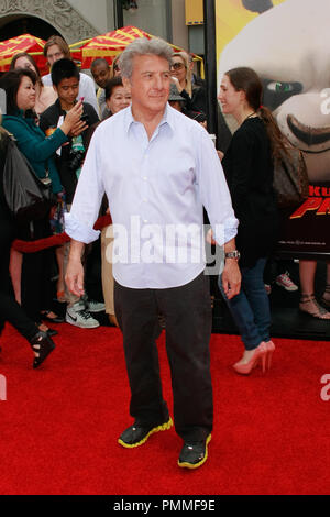 Dustin Hoffman alla premiere di Dreamworks Animation " Kung Fu Panda 2'. Gli arrivi tenutosi presso il Teatro Cinese di Mann in Hollywood, CA, 22 maggio 2011. Foto di Joe Martinez / PictureLux Foto Stock