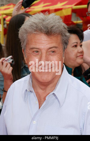 Dustin Hoffman alla premiere di Dreamworks Animation " Kung Fu Panda 2'. Gli arrivi tenutosi presso il Teatro Cinese di Mann in Hollywood, CA, 22 maggio 2011. Foto di Joe Martinez / PictureLux Foto Stock